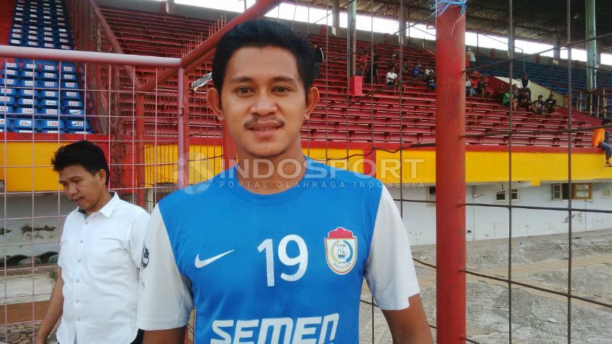 Berbagai macam cara dilakukan oleh setiap pemain PSM Makassar saat menjalani masa libur Liga 1 2020 akibat pandemi virus corona, salah satunya Rizky Pellu. Copyright: © Muhammad Nur/INDOSPORT