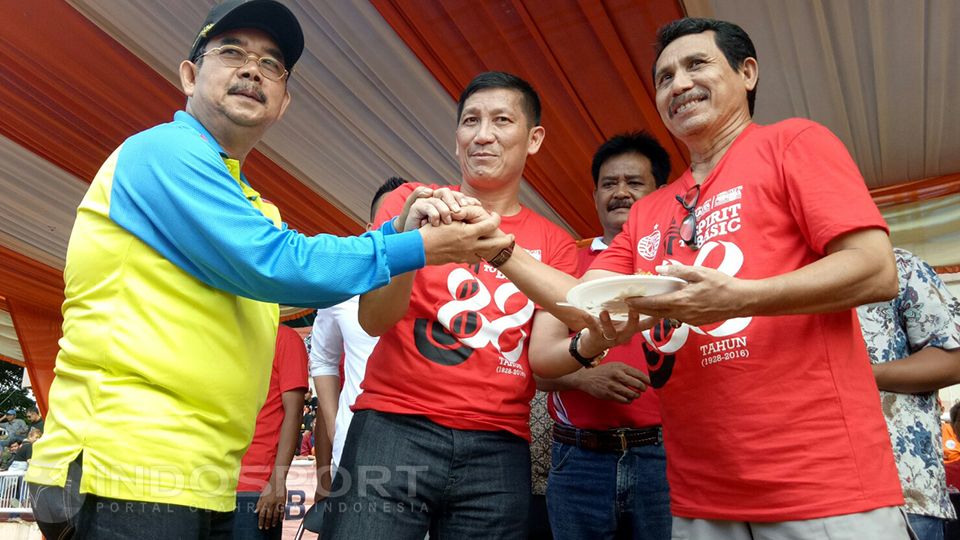 Walikota Jakarta Pusat, Mangara Pardede, dan Presiden tim Macan Kemayoran Ferry Paulus (tengah). Copyright: &copy; May Rahmadi/INDOSPORT