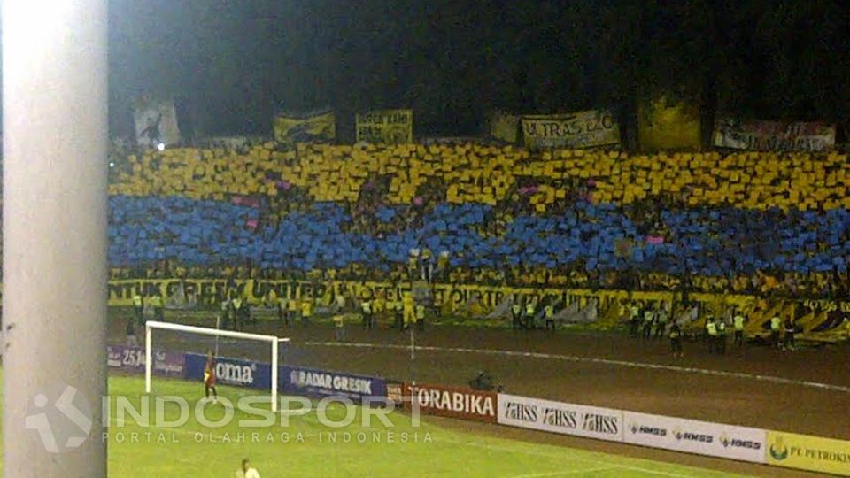 Suporter Persegres Gresik United. Copyright: © Fajar Kristanto/INDOSPORT