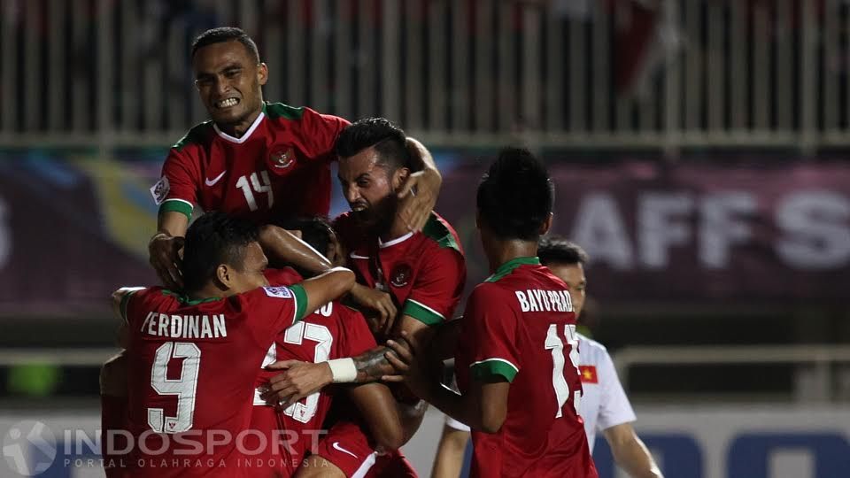 Selebrasi pemain Indonesia usai membobol gawang Vietnam. Copyright: &copy; Herry Ibrahim/INDOSPORT