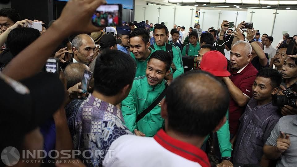 Gelandang serang Timnas Indonesia, Evan Dimas Darmono (tengah). Copyright: &copy; Herry Ibrahim/INDOSPORT