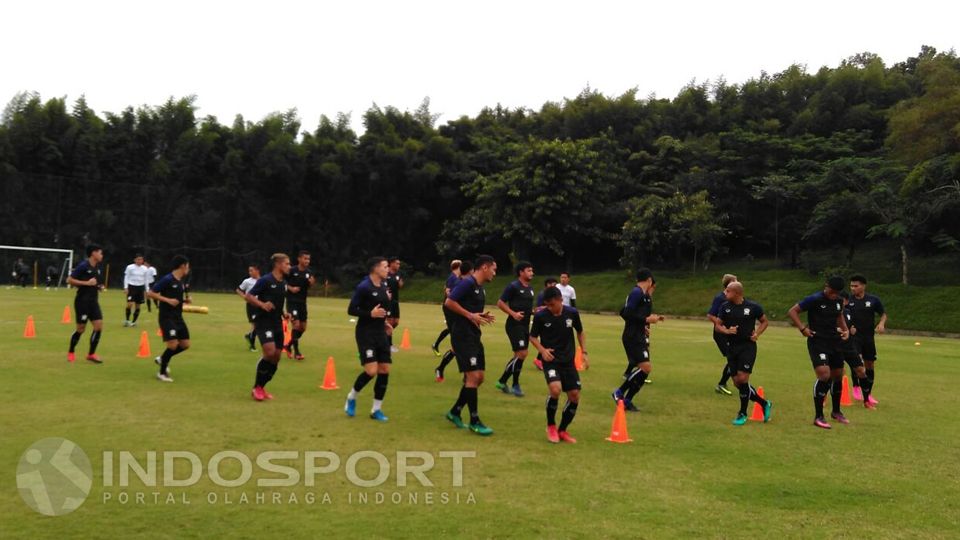 Timnas Thailand menjalani latihan jelang melawan Indonesia di Lapangan SPH Sentul, Bogor. Copyright: &copy; Zainal Hasan/INDOSPORT