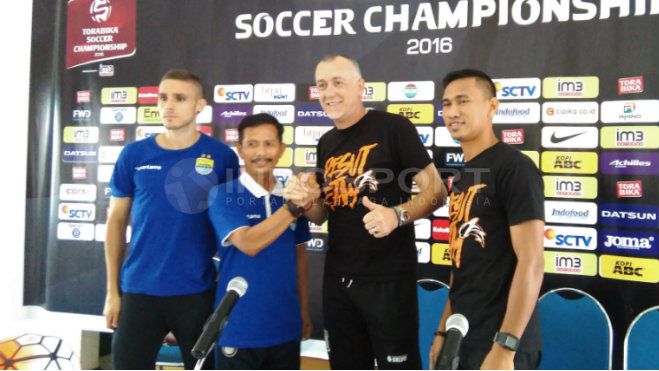 Pelatih Dragan Djukanovic bersiap hadapi Persib Bandung. Copyright: &copy; Ginanjar/INDOSPORT