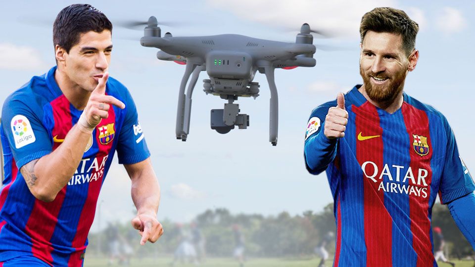 Luis Suarez (kiri) dan Lionel Messi. Copyright: © INDOSPORT/fotopress/Getty Images