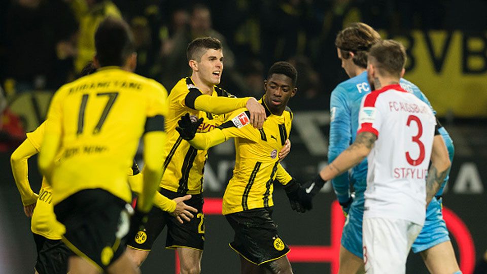 Ousmane Dembele merayakan gol ke gawang Augsburg (21/12/16). Copyright: &copy; Alexandre Simoes/Getty Images