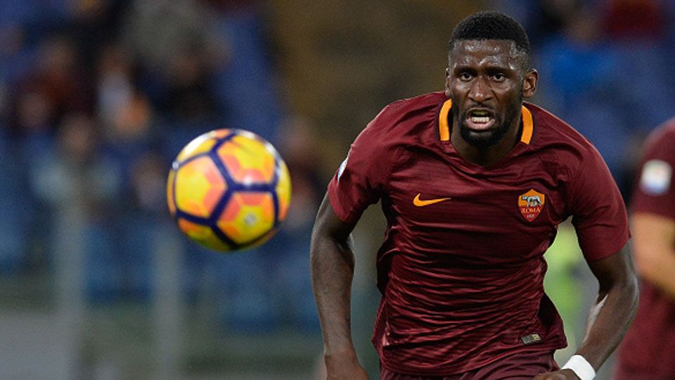 Bek tengah AS Roma, Antonio Rudiger tengah menjadi incaran Manchester United dan Chelsea. Copyright: © NurPhoto/Getty Images