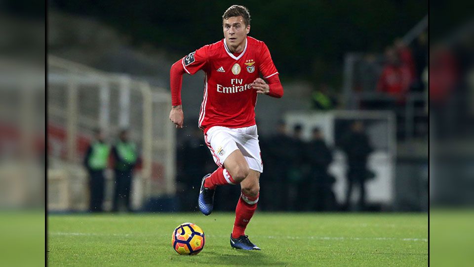 Victor Lindelof saat memperkuat Benfica. Copyright: © Gualter Fatia/Getty Images