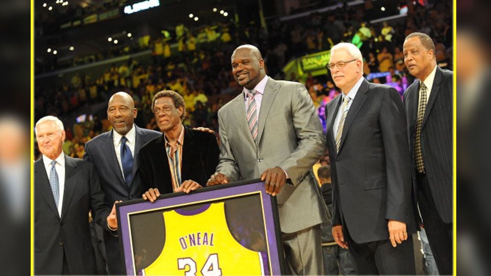 Shaquille O'Neal saat mendapat penghargaan dari LA Lakers pada bulan April 2016 lalu. Copyright: © INDOSPORT/Noah Graham/Getty Images