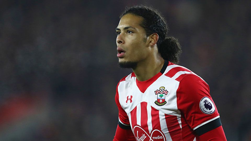 Virgil van Dijk pada laga saat melawan Tottenham Hotspur (28/12/16). Copyright: © Julian Finney/Getty Images