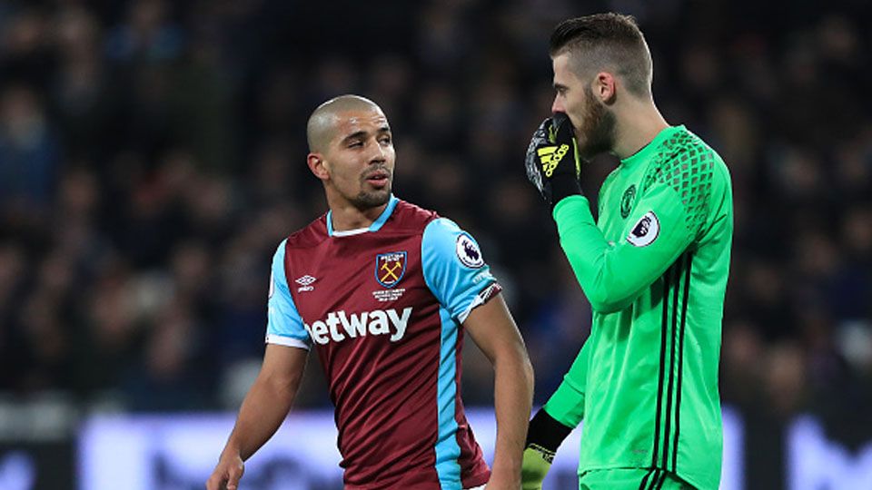 David De Gea tengah berbicar dengan Sofiane Feghouli. Copyright: © John Walton/PA Images via Getty Image