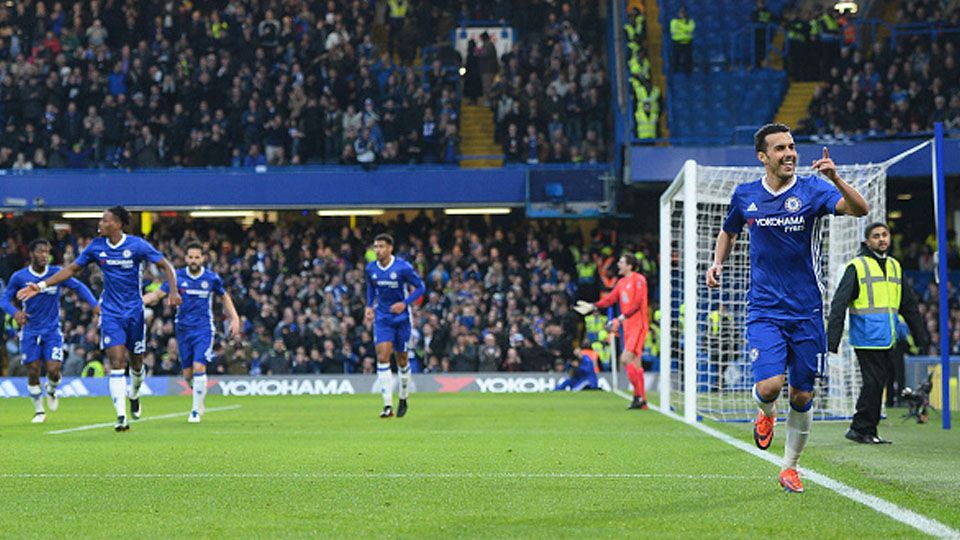 Pedro Rodriguez selebrasi usai mencetak gol ke gawang Peterborough United. Copyright: © Darren Walsh/Chelsea FC via Getty Images