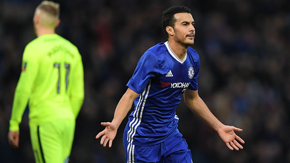 Pedro Rodriguez selebrasi usai mencetak gol ke gawang Peterborough Unite. Copyright: © Darren Walsh/Chelsea FC via Getty Images