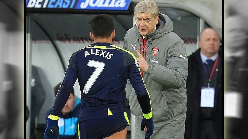 Alexis Sanchez dan Arsene Wenger. Copyright: &copy; dailymail.co.uk