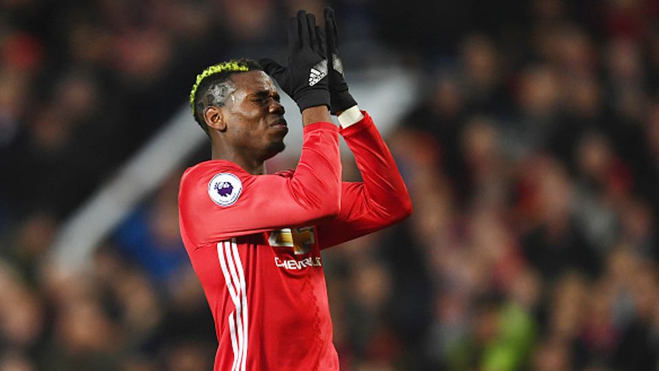 Paul Pogba saat laga melawan Liverpool. Copyright: &copy; Laurence Griffiths/Getty Images