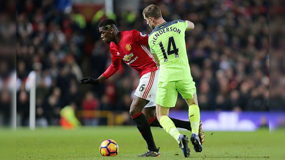 Persaingan ketat Paul Pogba (kiri) dengan Jordan Henderson. Copyright: &copy; James Baylis - AMA/Getty Images