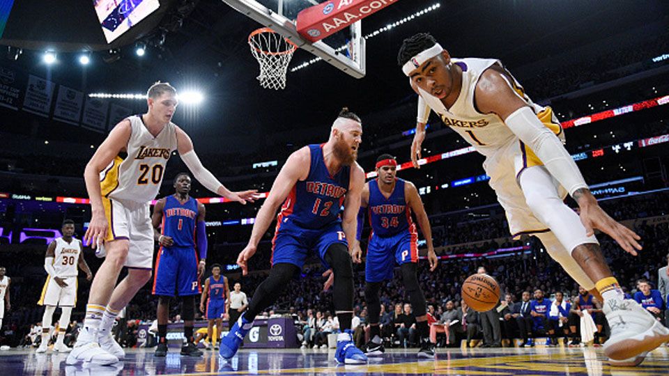 Situasi pertandingan Detroit Pistons melawan Los Angeles Lakers. Copyright: © Kevork Djansezian/Getty Images