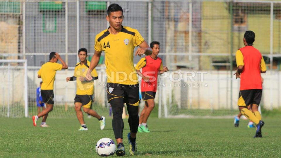 Eks pemain Persebaya Ahmad Nufiandani akan memperkuat Dewa United di Liga 1 2023/2024. Copyright: © Ian Setiawan/Indosport