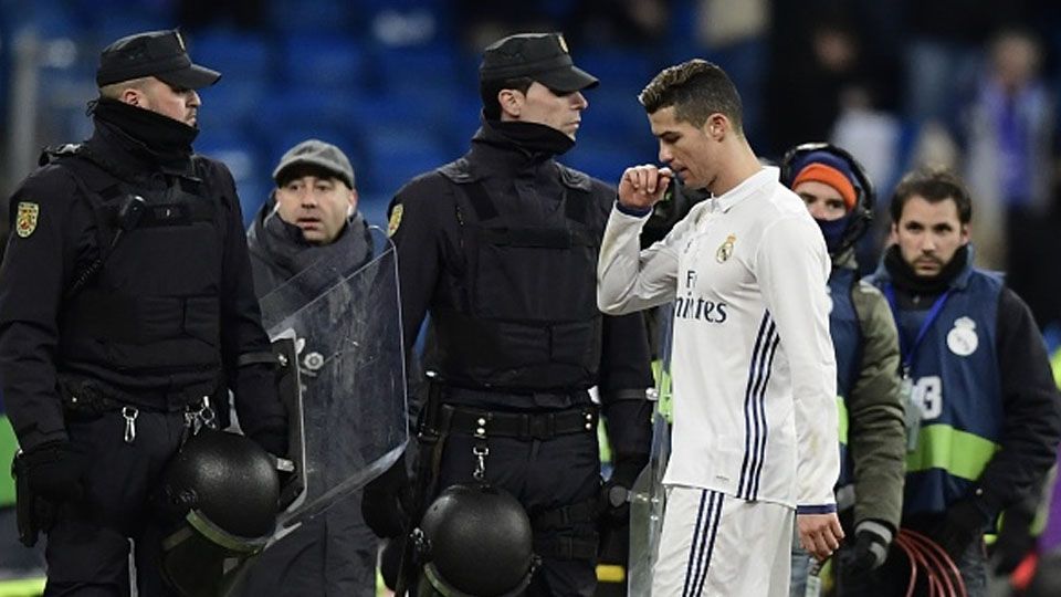 Cristiano Ronaldo terlihat lesu pada laga saat melawan Celta Vigo. Copyright: &copy; JAVIER SORIANO/AFP/Getty Images