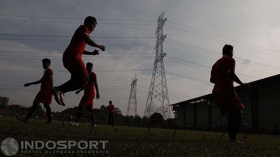 Pemain Persija Jakarta sedang melakukan latihan. Copyright: © Herry Ibrahim/INDOSPORT