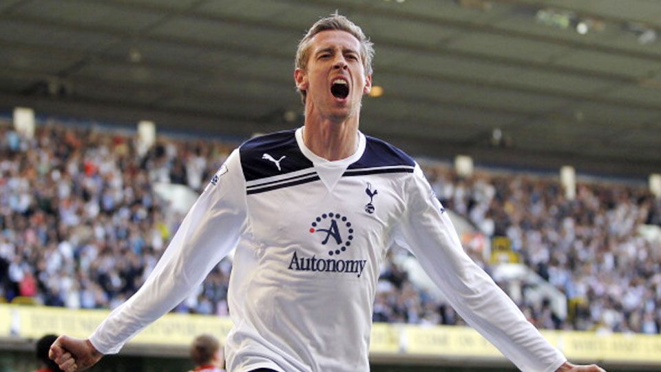 Selebrasi Peter Crouch saat berseragam Tottenham Hotspur. Copyright: &copy; IAN KINGTON/AFP/Getty Images