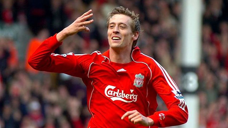 Tubuh kurus dan jangkung Peter Crouch jadi 'inspirasi' piala 11 pemain terbaik Liga Primer Inggris. Copyright: © Liverpool Echo