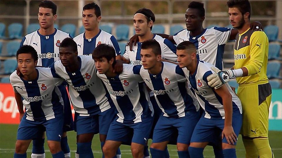 Arthur Irawan dan Eric Bailly di Espanyol B Copyright: © @irawan_arthur