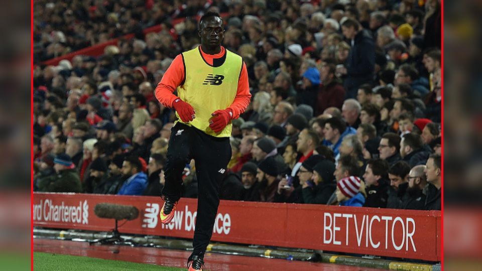 Penyerang Liverpool, Sadio Mane saat sedang melakukan pemanasan. Copyright: &copy; Andrew Powell/GettyImages