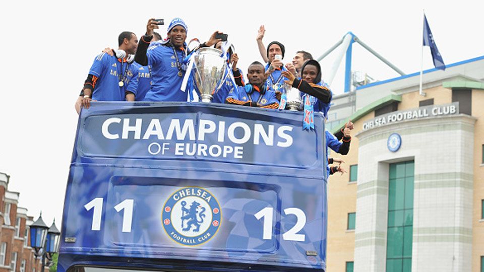 Ashley Cole, Billy McCulloch, John Terry, Jose Bosingwa, Raul Meireles, Salomon Kalou, Frank Lampard, John Mikel Obi parade kemenangan Chelsea setelah memenangi Liga Champions. Copyright: © Hugh Hastings/Chelsea FC via Getty Images