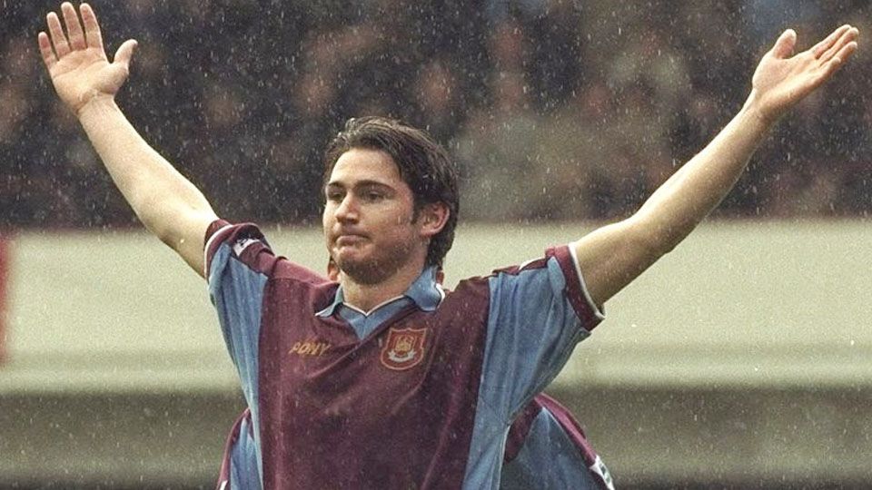 Frank Lampard menjadi salah satu pemain bintang jebolan akademi West Ham United Copyright: © Ross Kinnaird /Allsport