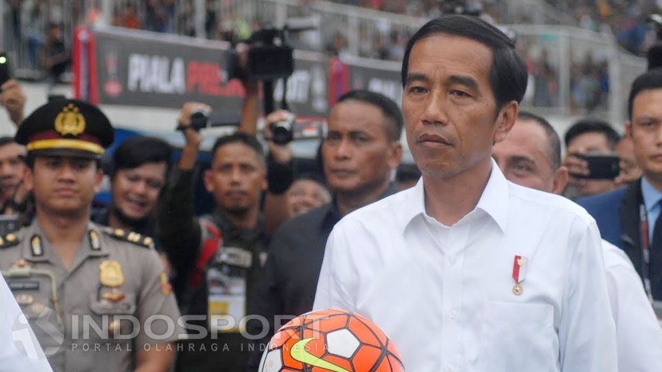 Masa kepemimpinan Presiden Joko Widodo, sepak bola Indonesia mengalami banyak dinamika. Copyright: © Prima Pribadi/INDOSPORT