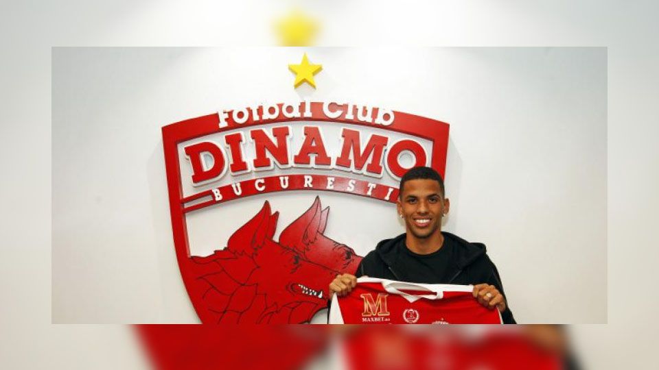 Rivaldinho dalam perkenalan dengan manajemen Dinamo Bukarest Copyright: © digisport