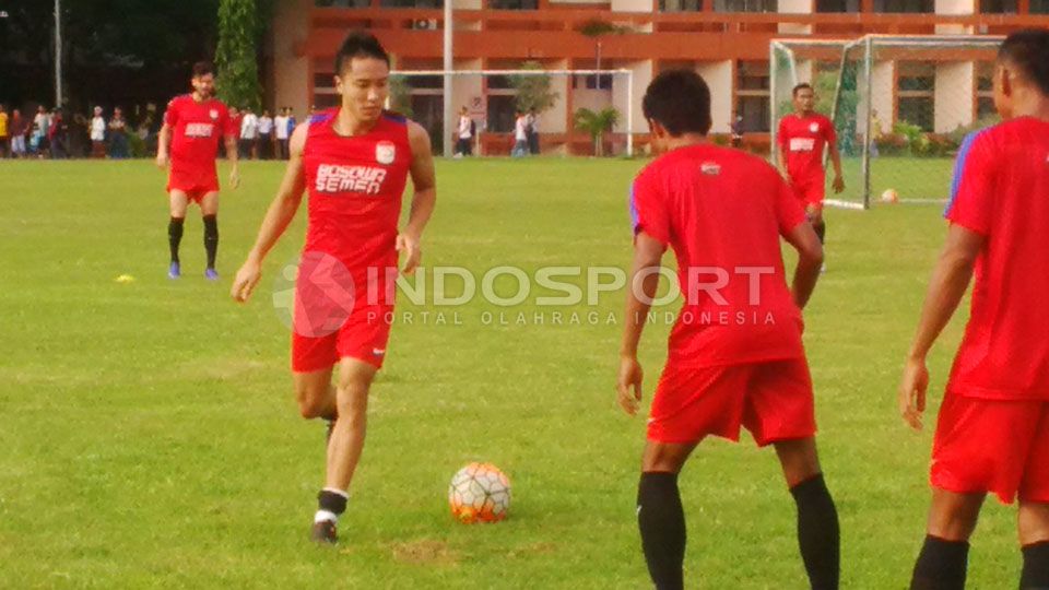 Arthur Irawan ketika berlatih bersama PSM Makassar di Lapangan BP2IP Barombong. Copyright: &copy; Basri/Indosport