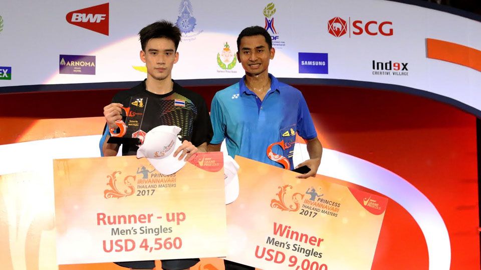 Tommy Sugiarto berhasil menjuarai Thailand Masters 2017 usai kalahkan pebulutangkis tuan rumah, Kantaphon Wangcharoen. Copyright: © HUMAS PBSI