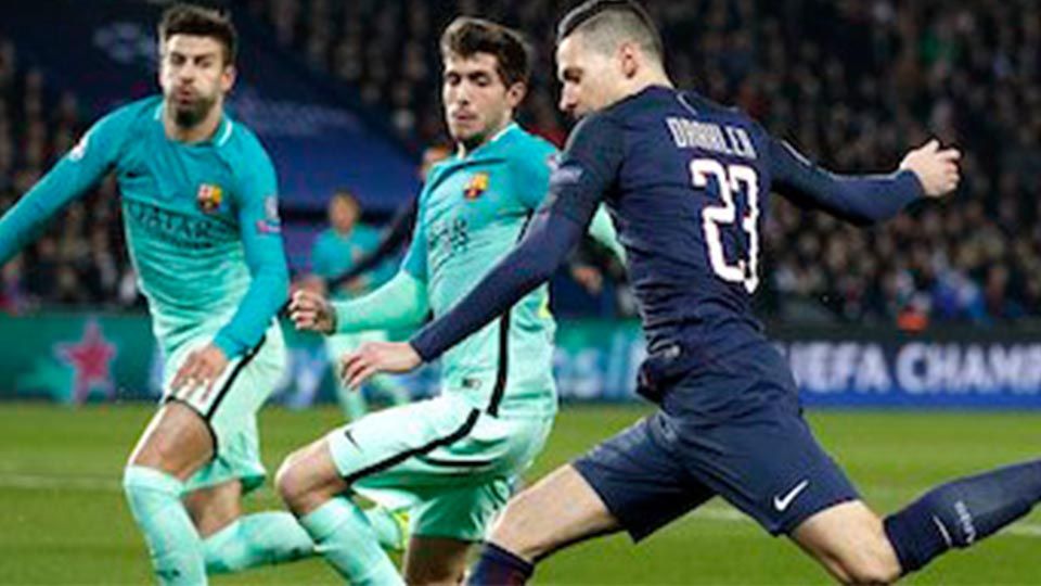 PSG untuk sementara unggul atas Barcelona Copyright: &copy; Football-Espana