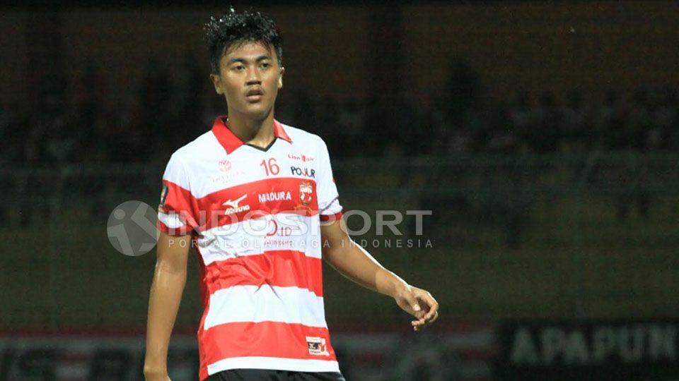 Rizky Dwi Febrianto saat masih memperkuat Madura United. Copyright: © Ian Setiawan/Indosport