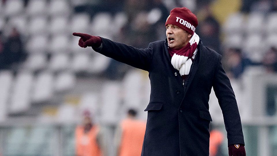 Pelatih Bologna, Sinisa Mihajlovic tetap melaksanakan tugasnya meski divonis menderita leukimia. Copyright: © Nicolò Campo/LightRocket via Getty Images