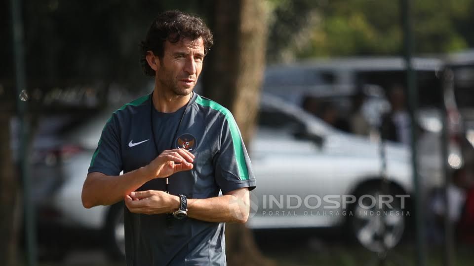 Pelatih Timnas Indonesia, Luis Milla. Copyright: © Herry Inrahim/INDOSPORT