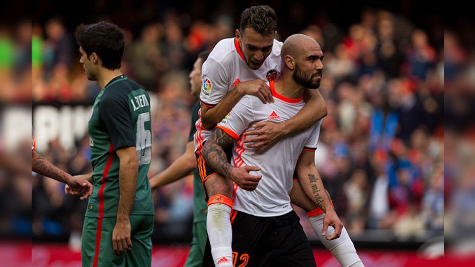 Simone Zaza melakukan selebrasi setelah mencetak gol untuk Valencia. Copyright: © Jose Miguel Fernandez/NurPhoto via Getty Images