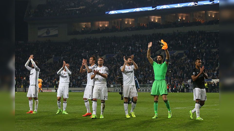 Juventus kala merayakan kemenangan mereka atas Porto. Copyright: © Gualter Fatia/Getty Images