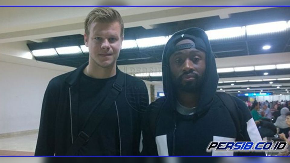 David Sebastian Magnus Lofquist (kiri) dan William Overtoom, dua pemain asing Persib Bandung. Copyright: &copy; Panji Qadhafi/Persib.co.id