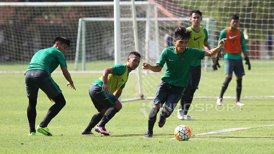 Timnas Indonesia U-22 saat sedang menjalani seleksi pemain tahap pertama di Lapangan  SPH, Karawaci, Tangerang. Copyright: &copy; Herry Ibrahim/INDOSPORT