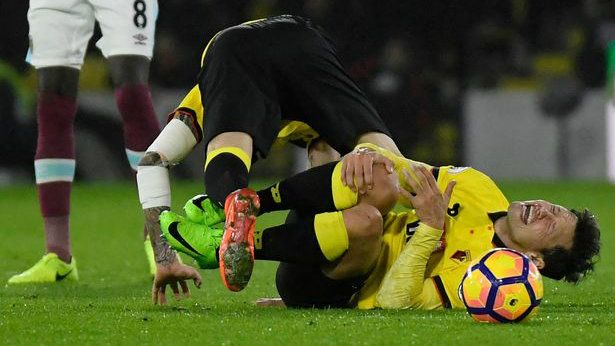 Mauro Zarate alami cedera lutut. Copyright: © Reuters