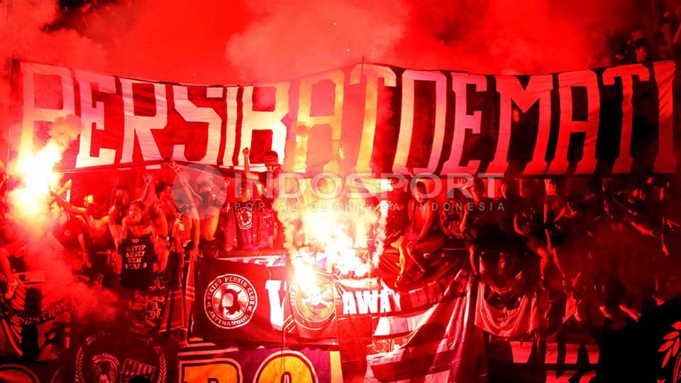 Persib Bandung berharap banyak pada dukungan para Bobotoh di sisa laga kompetisi. Copyright: © INDOSPORT/Ghozi El-Fitra