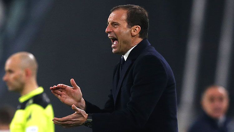 Paris Saint-Germain (PSG) dilaporkan serius ingin membajak pelatih Juventus, Massimiliano Allegri. Copyright: © MARCO BERTORELLO/AFP/Getty Images
