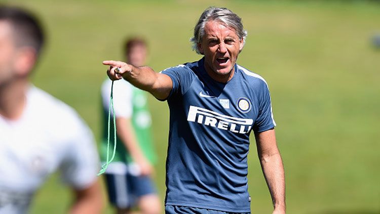 Eks pelatih Inter Milan, Roberto Mancini, dianggap layak tukangi Timnas Italia usai membawa banyak kemajuan untuk Gli Azzurri. Copyright: © Claudio Villa - Inter/Inter via Getty Images