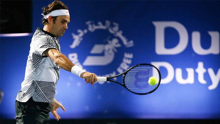 Roger Federer saat bertanding di Dubai Terbuka 2017. Copyright: © dubaidutyfreetennischampionships