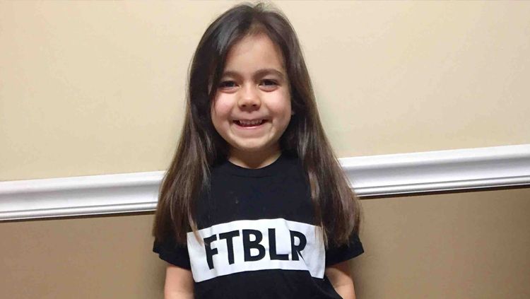 Ariana Dos Santos, gadis mungil yang mampu mencuri hati Barcelona. Copyright: &copy; gofundme.com/arianadossantos10