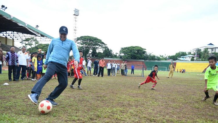 Menpora Imam Nahrawi saat meninjau Stadion Mandala dan Pusat Pendidikan dan Latihan Olahraga Pelajar (PPLP) Kota Ambon dan Stadion Mandala, Maluku Copyright: © MENPORA