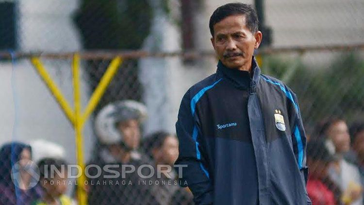 Djajang Nurdjaman meminta Persib Bandung bermain santai saat beruji coba melawan PSMS Medan. Copyright: © Ginanjar/Indosport