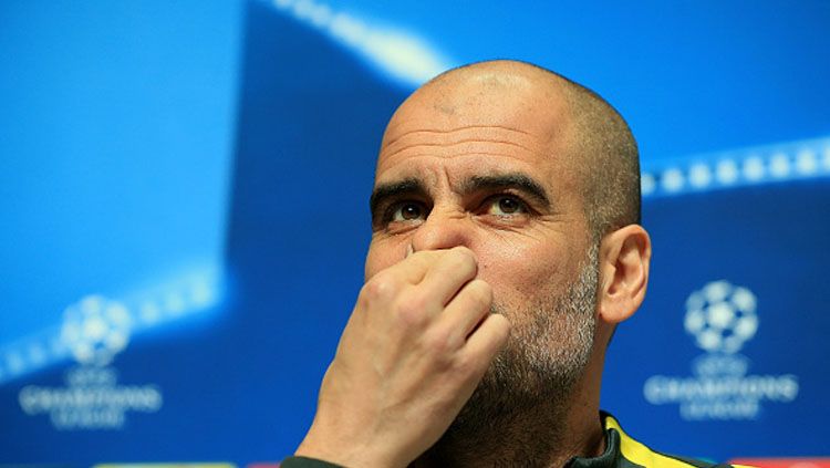 Pelatih Manchester City, Pep Guardiola dalam konferensi pers. Copyright: © Jan Kruger/Getty Images